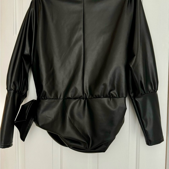 🔥NWOT🔥NEVER WORN🔥 Black Leather look top - Picture 4 of 4